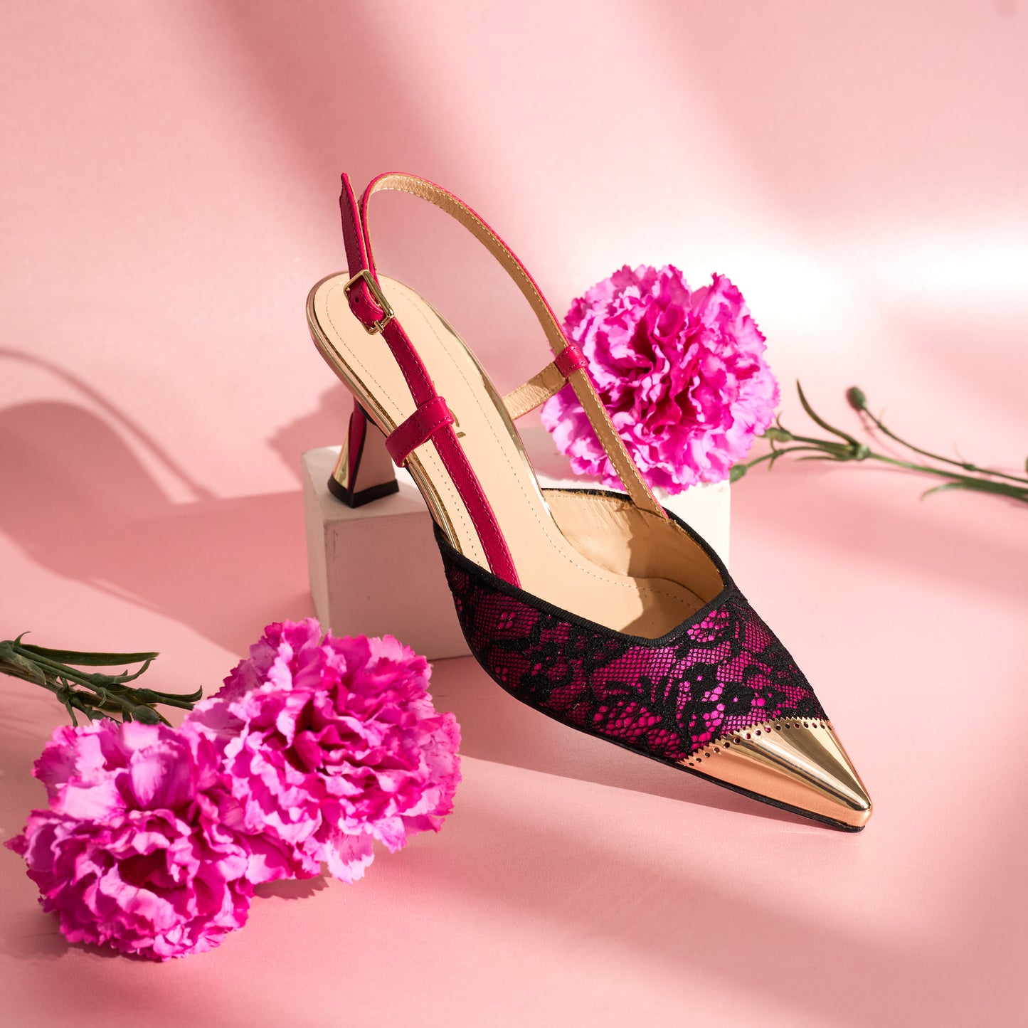 صندل نسائي من الجلد باللون الفوشيا من بالي