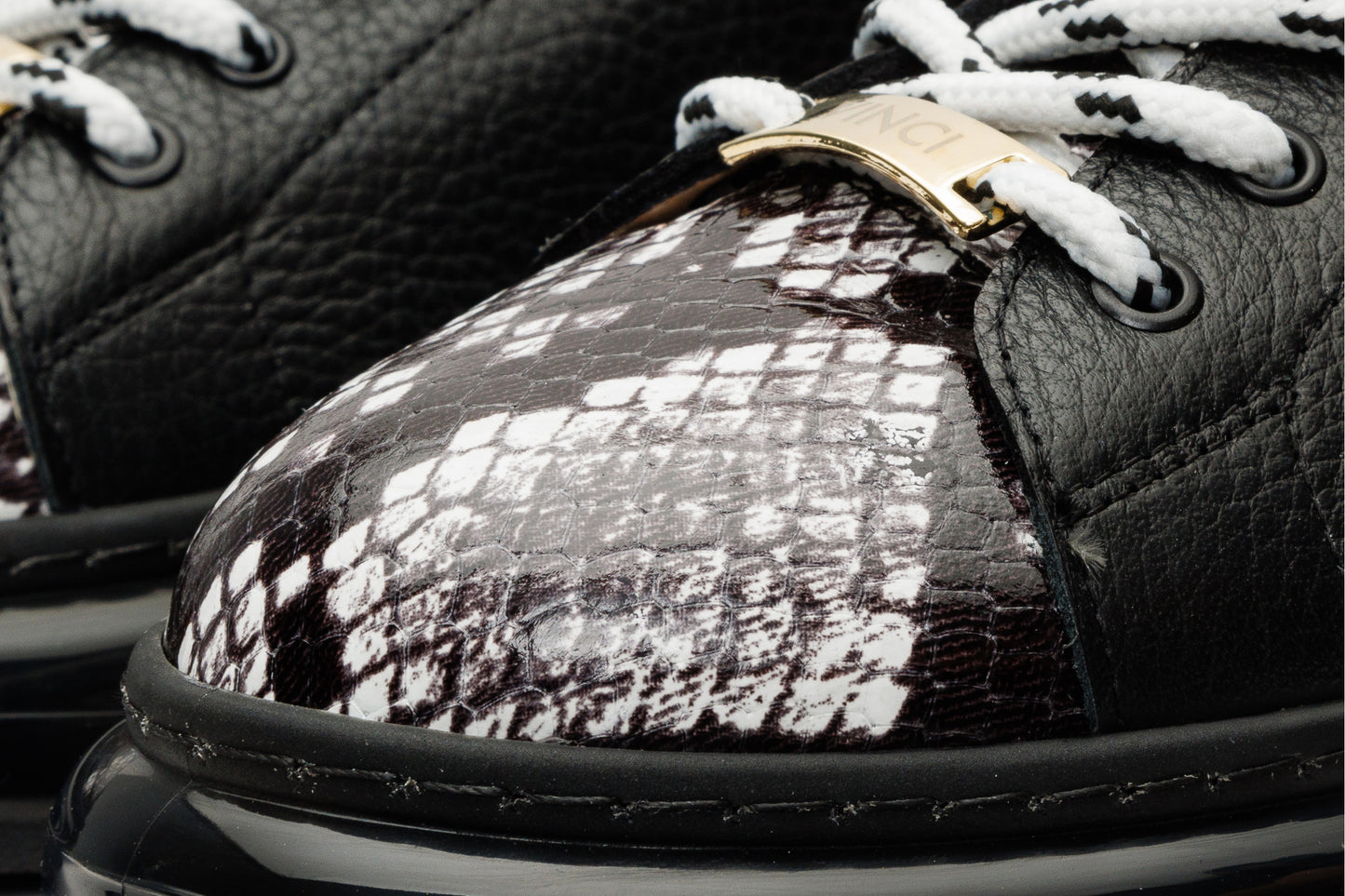 Zapatillas de piel negra para mujer Venezia