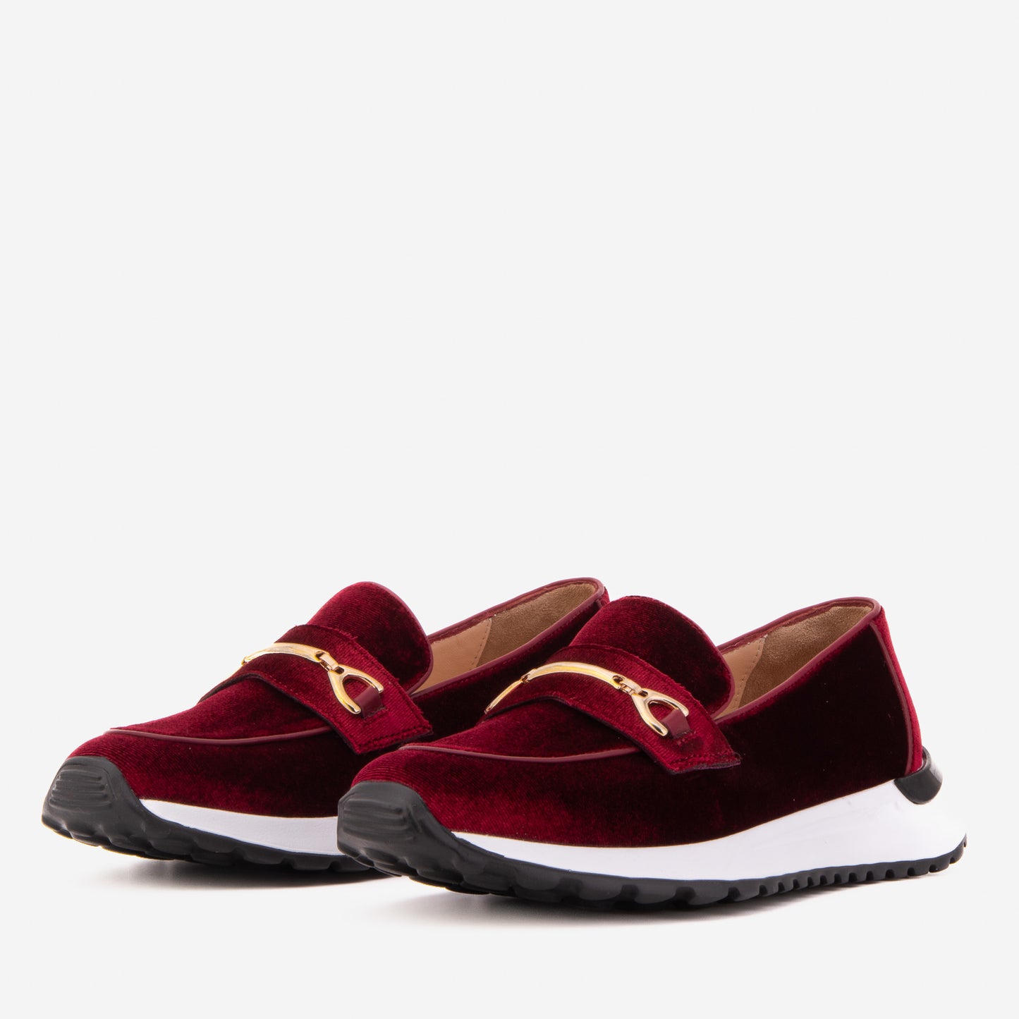 Las zapatillas para mujer de cuero negro con estampado de cocodrilo Milan