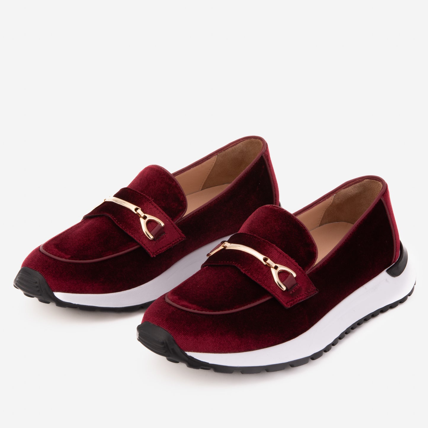 Las zapatillas para mujer de cuero negro con estampado de cocodrilo Milan