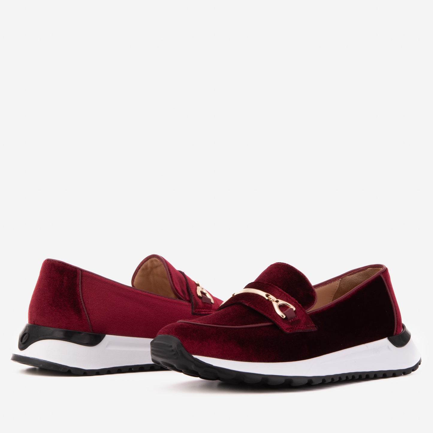 Las zapatillas para mujer de cuero negro con estampado de cocodrilo Milan