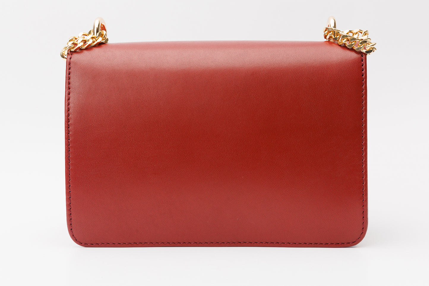 El bolso de mano de piel color rojo oscuro Maneadero