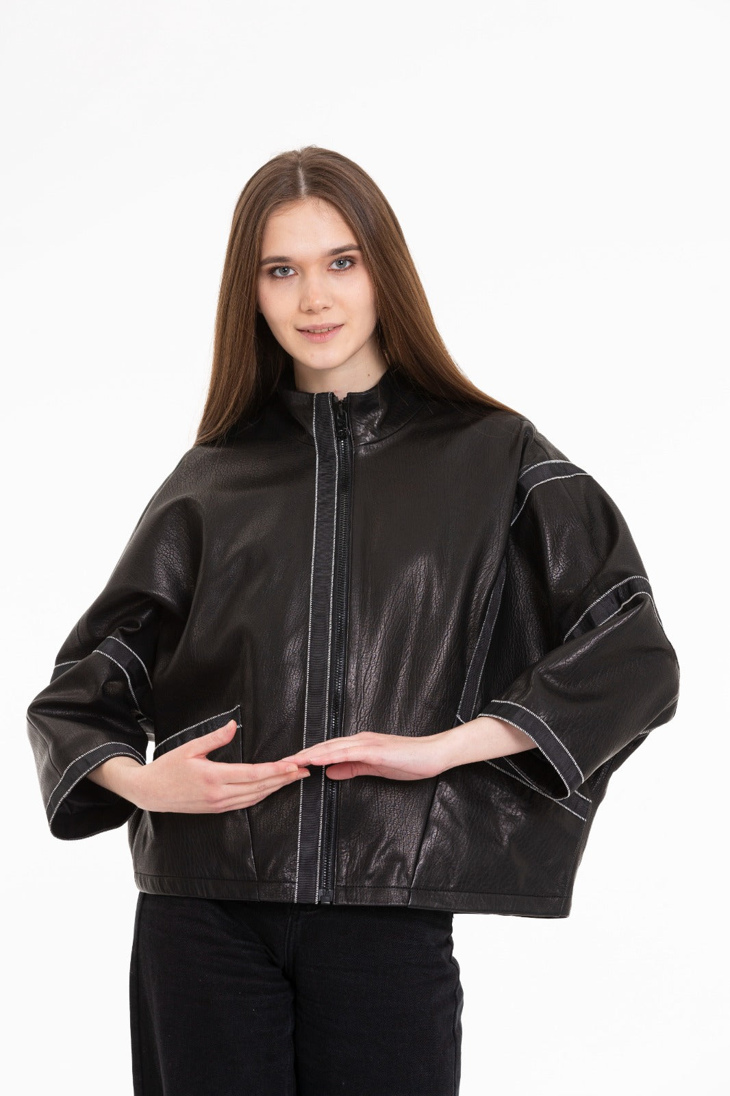 La chaqueta de cuero para mujer de Lojila