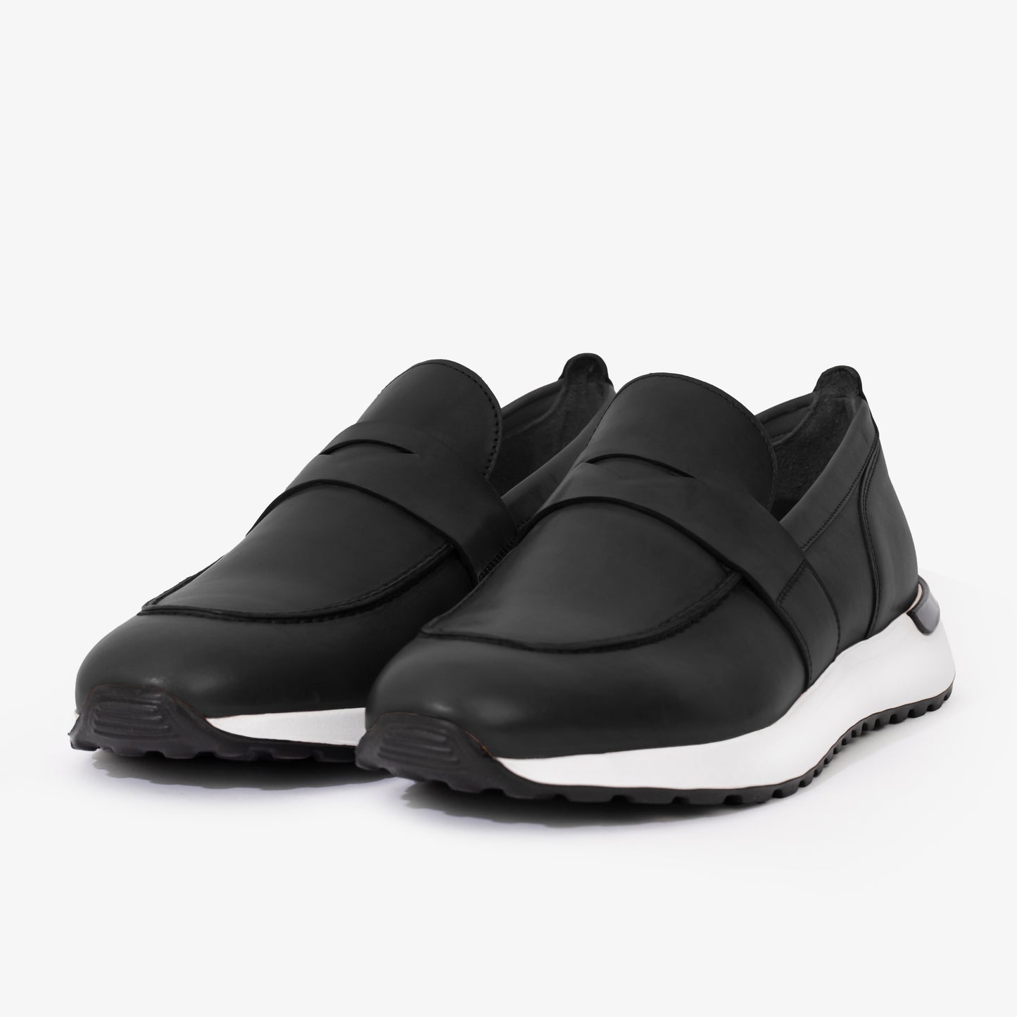 Las Zapatillas de Mujer Lumina de Cuero de Búfalo Negro
