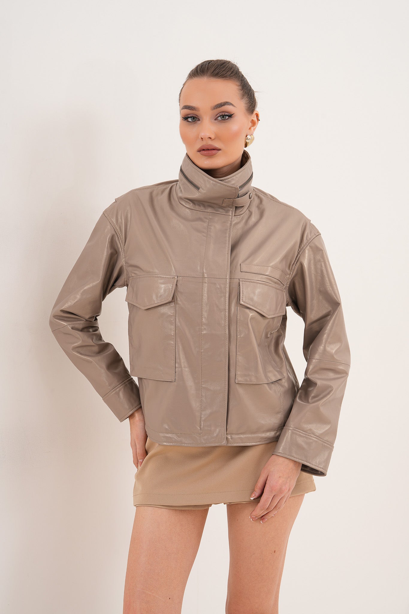 سترة جلدية نسائية Ravelyn باللون التوب