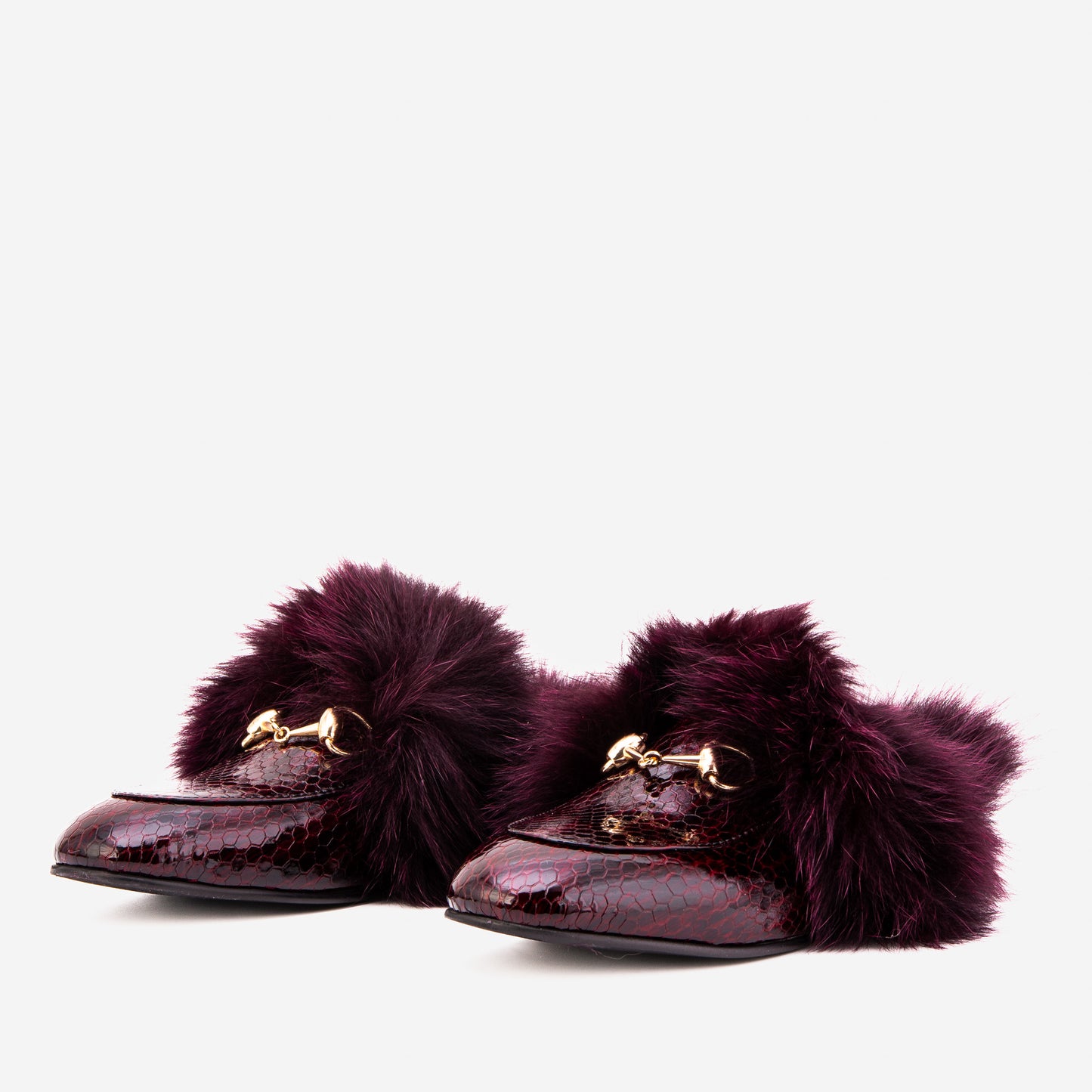 La zapatilla para mujer Izmir Burgundy de charol con piel natural