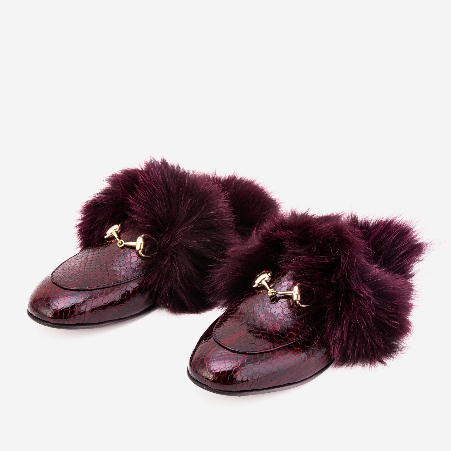 La zapatilla para mujer Izmir Burgundy de charol con piel natural