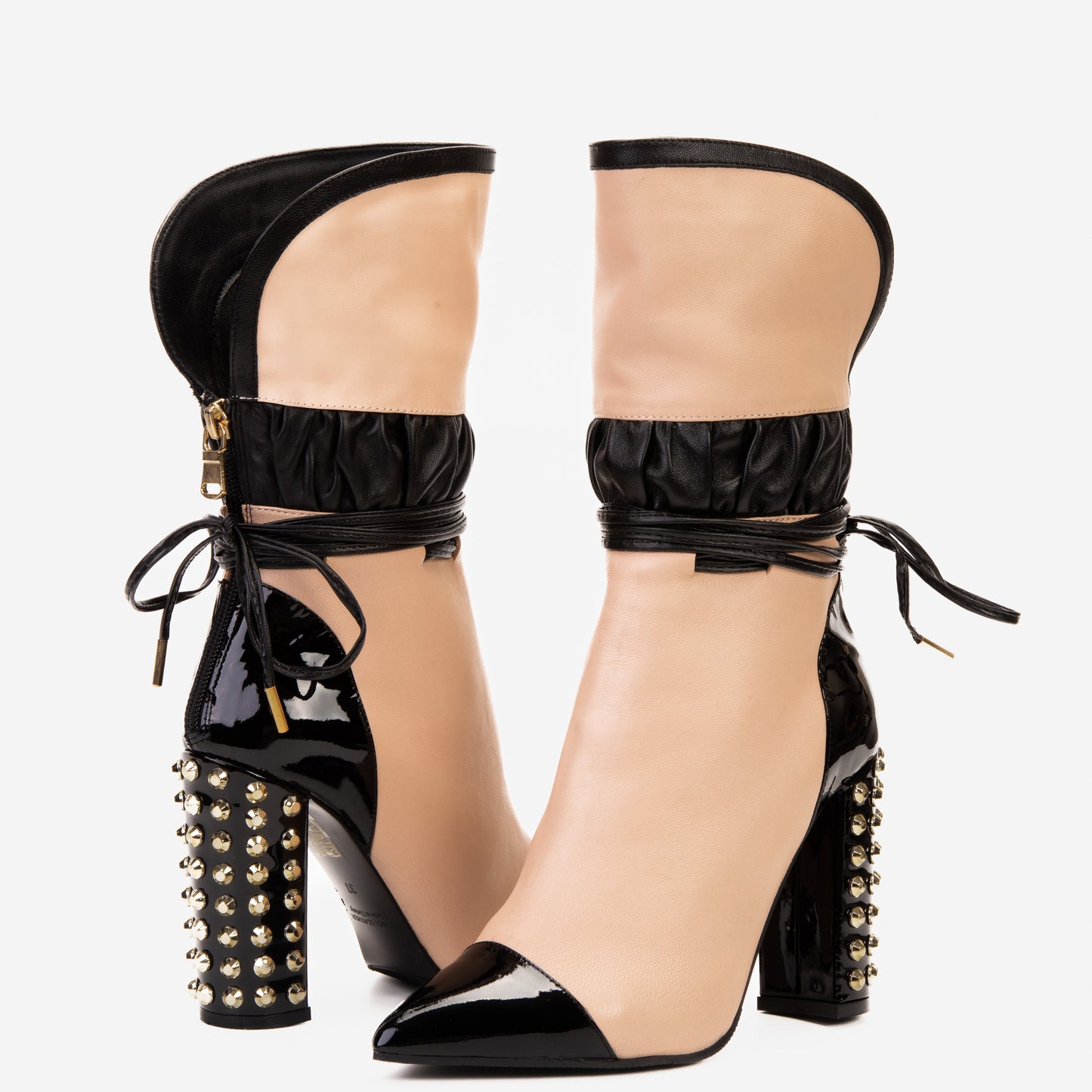 Bota de mujer Lucca de piel color nude y negro con tacón alto a media pantorrilla y edición limitada