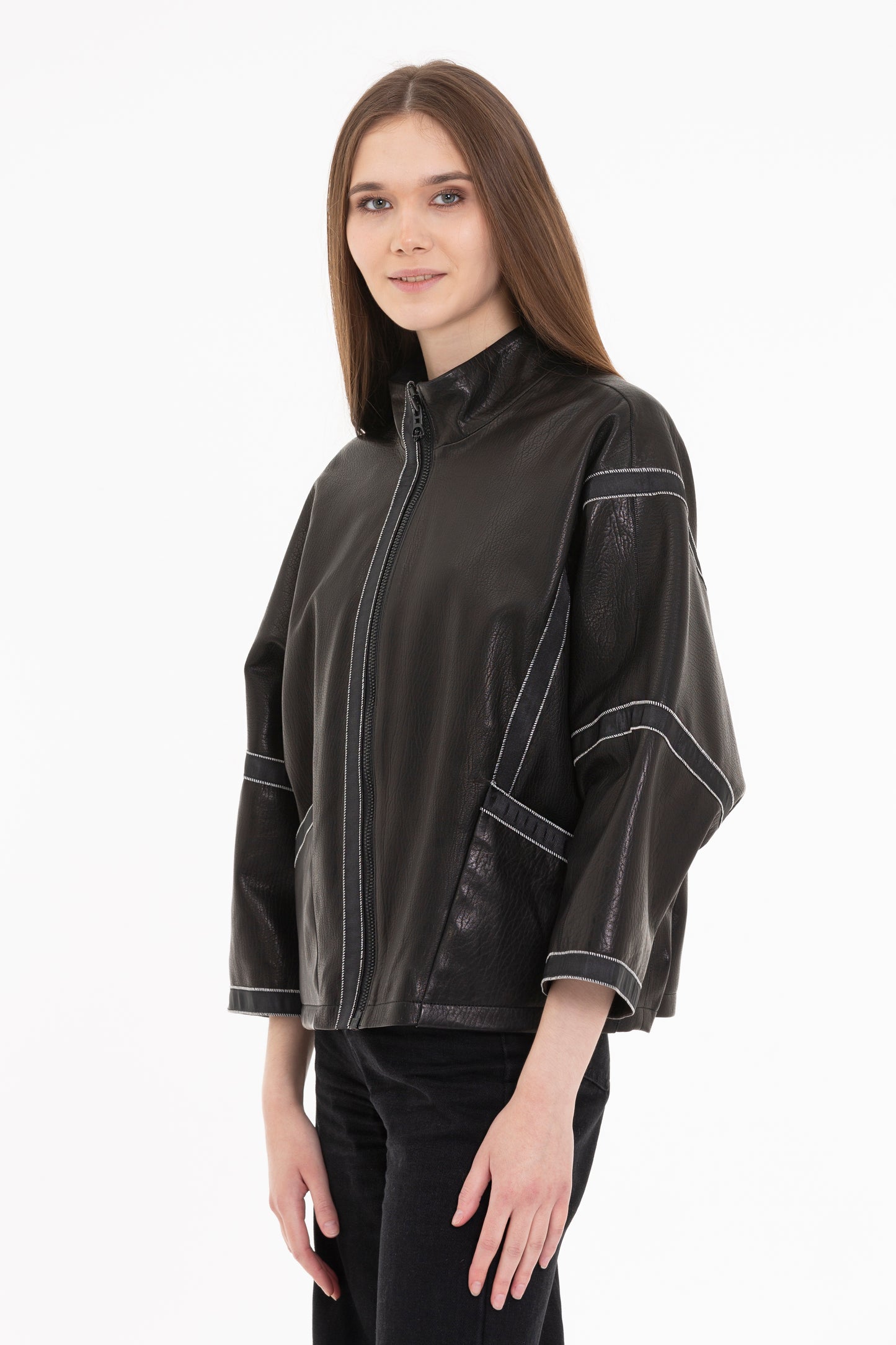 La chaqueta de cuero para mujer de Lojila