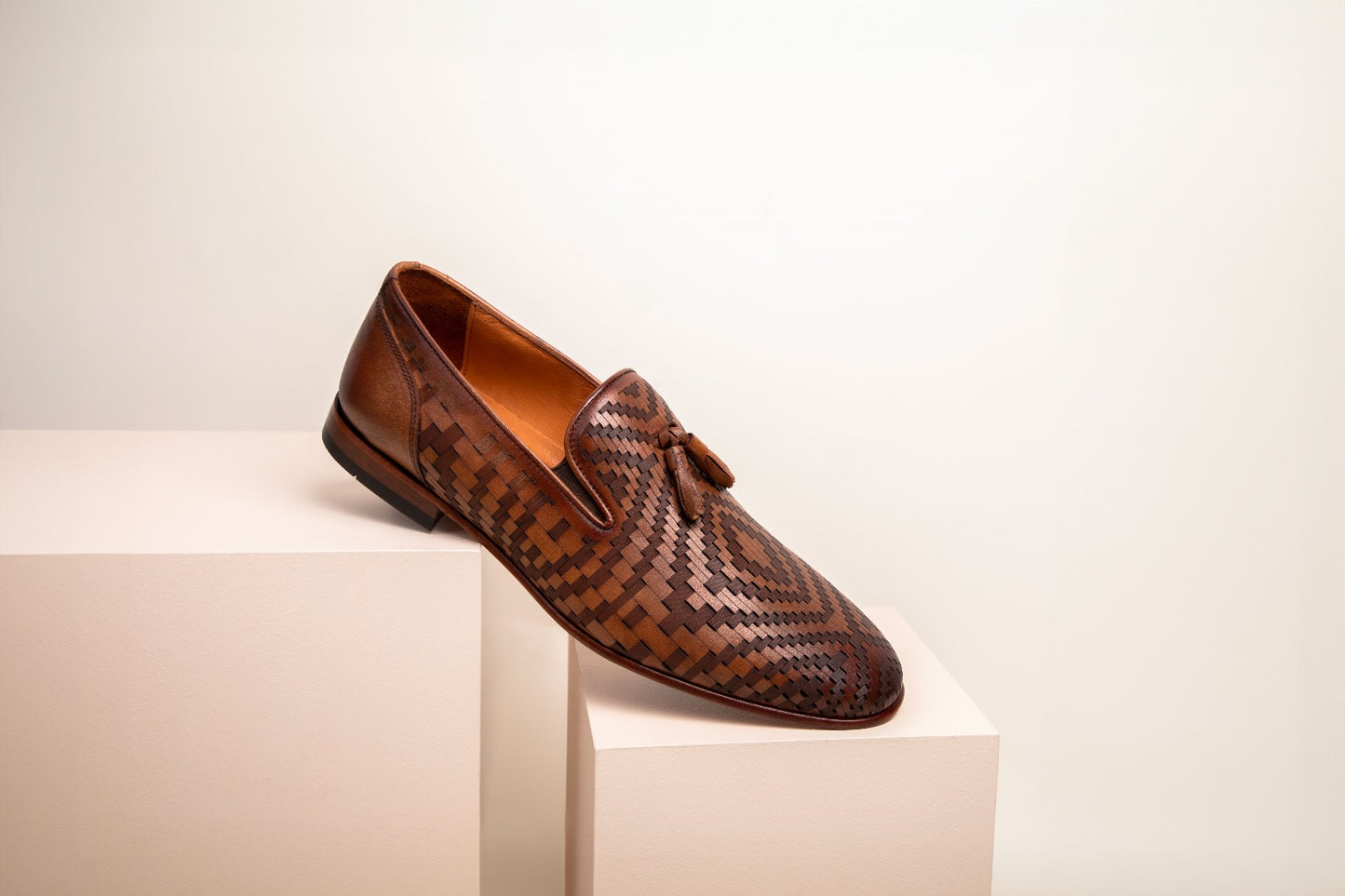 Mocasín sin cordones con borlas de cuero marrón Meram para hombre