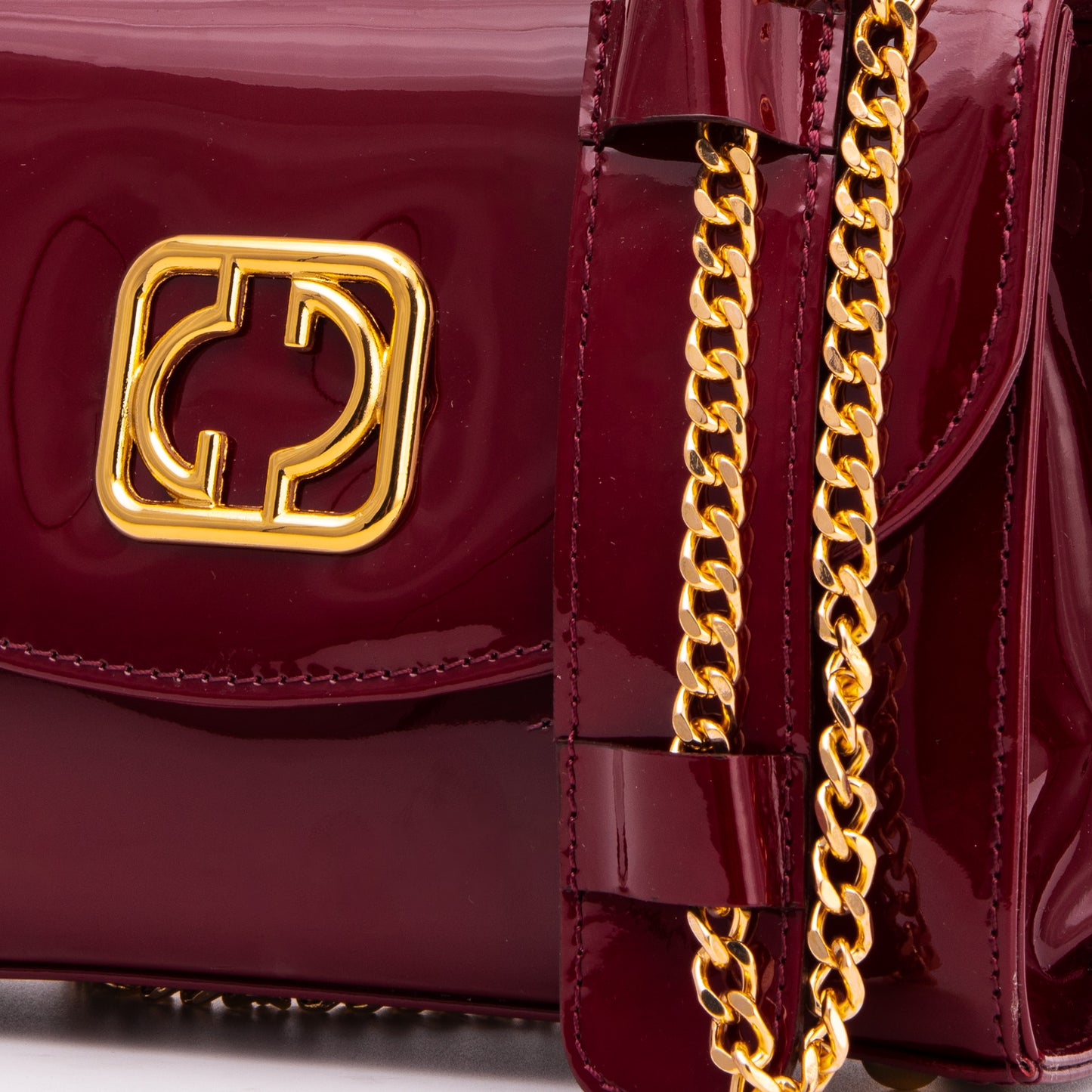 El bolso de mano de cuero burdeos Rosalinda