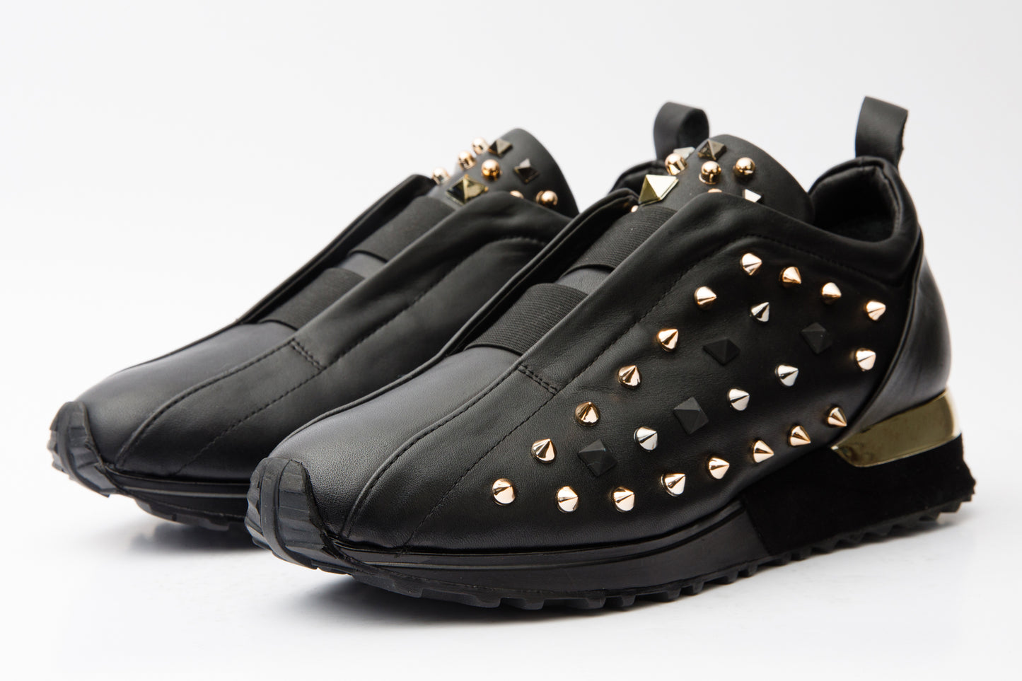 Zapatilla Infanta de piel con pinchos negros para mujer, edición limitada