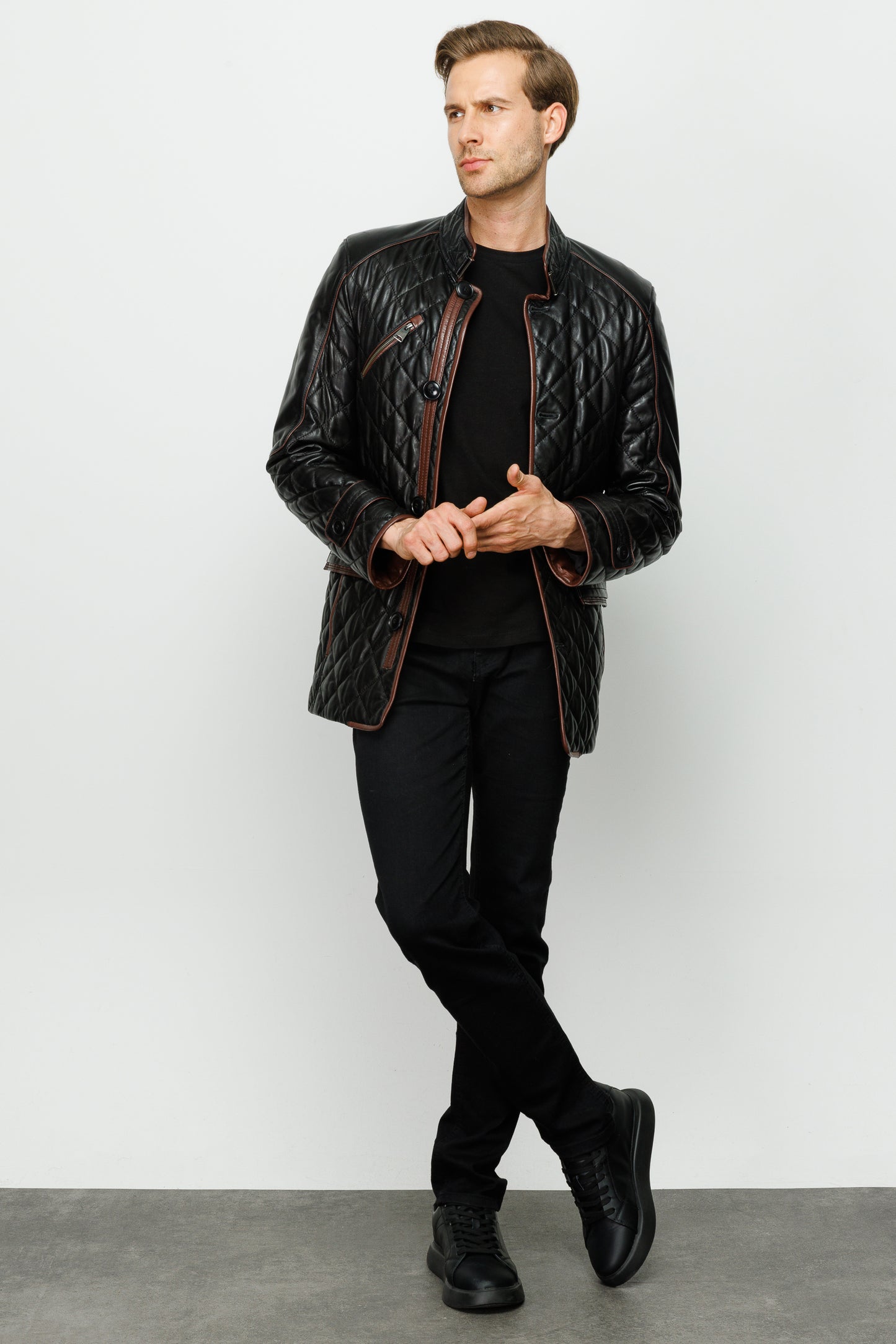 La chaqueta de cuero negra para hombre de Martínez