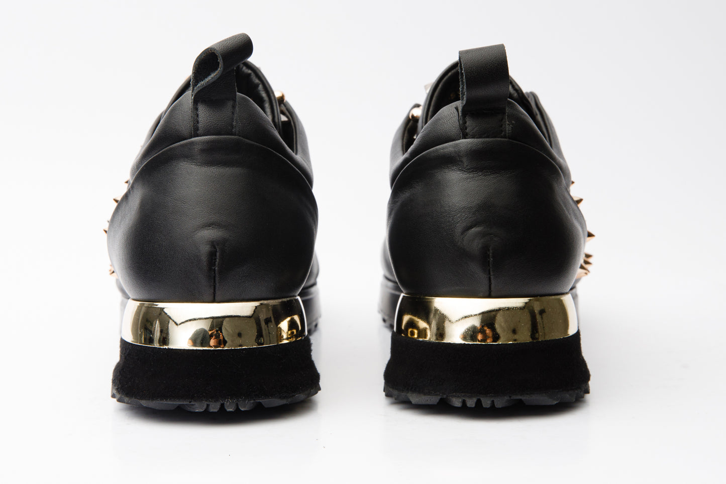 Zapatilla Infanta de piel con pinchos negros para mujer, edición limitada