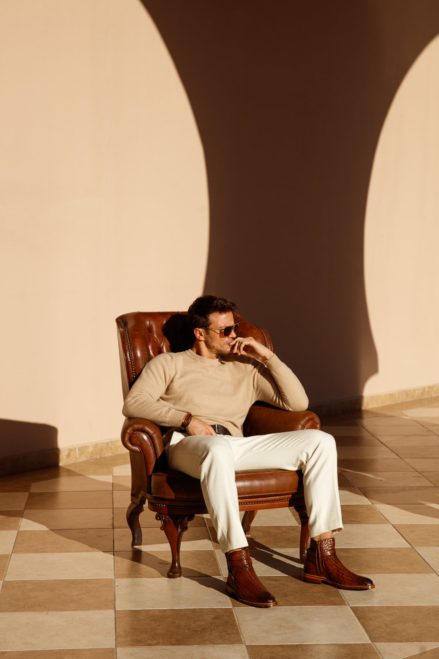 حذاء رجالي من Morral Tan مصنوع يدويًا من الجلد مع حزام متقاطع وسحّاب