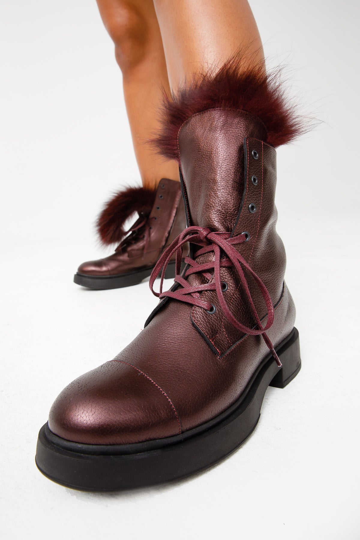 Bota de media pantorrilla para mujer de piel natural color burdeos Kajapati
