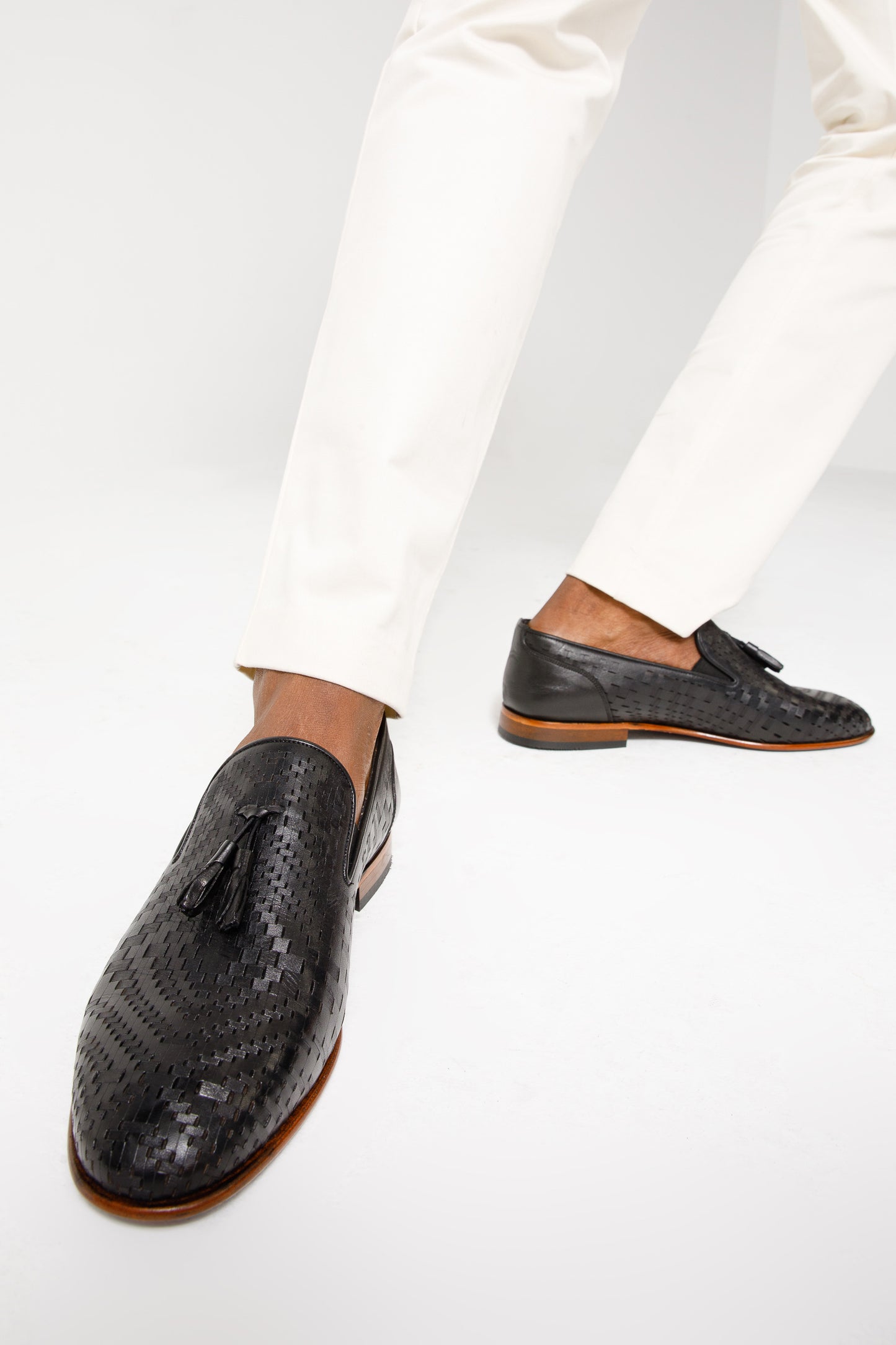 Mocasín sin cordones con borlas de cuero negro Meram para hombre