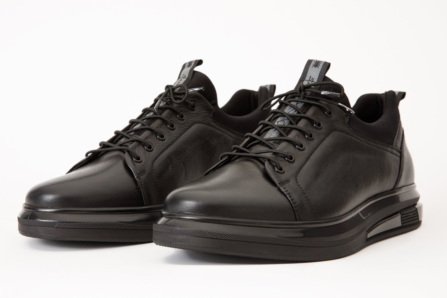 ¡Venta final de zapatillas de cuero negras Vilnius para hombre!