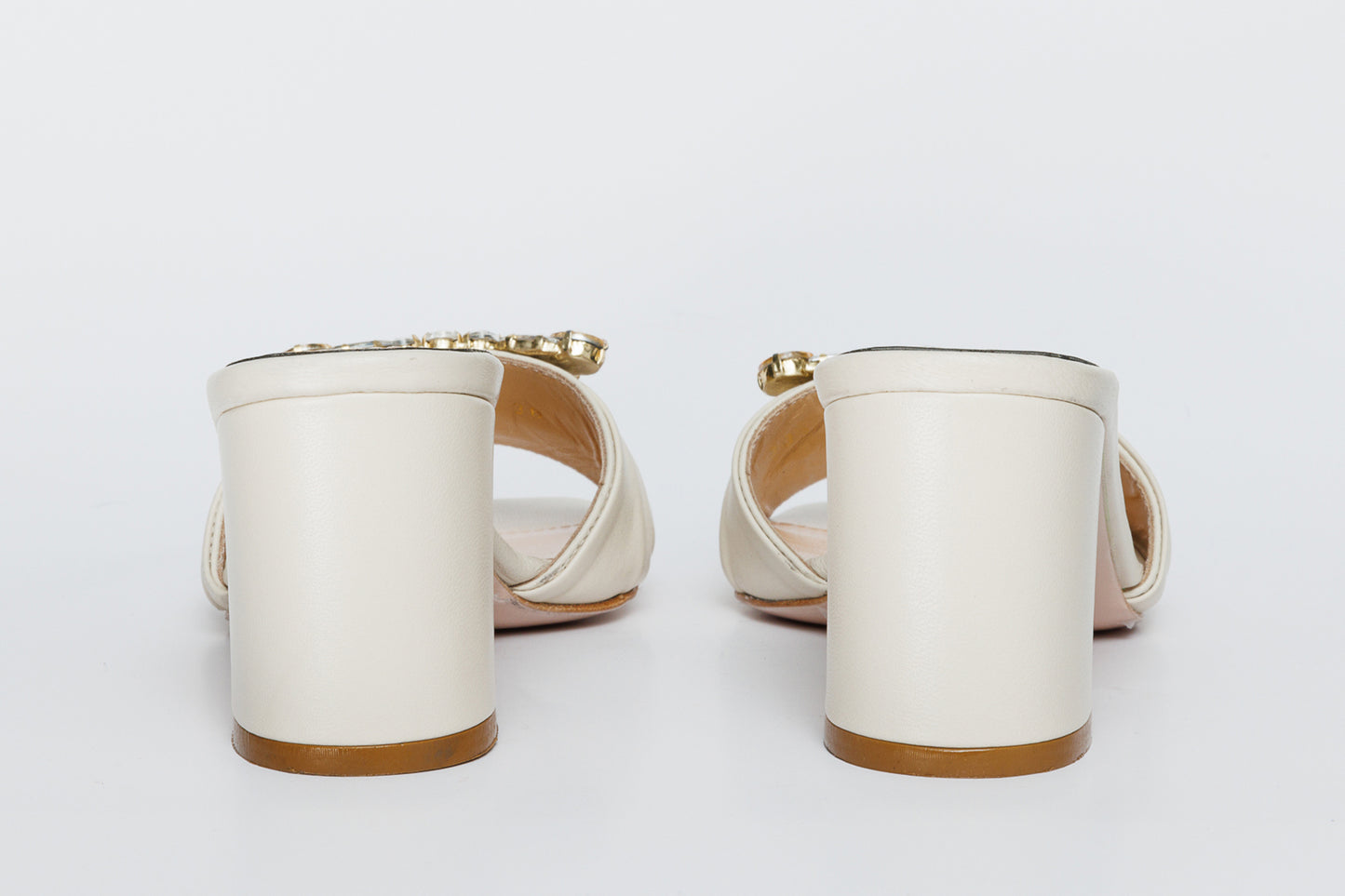 Sandalia de mujer de piel color crema Micro