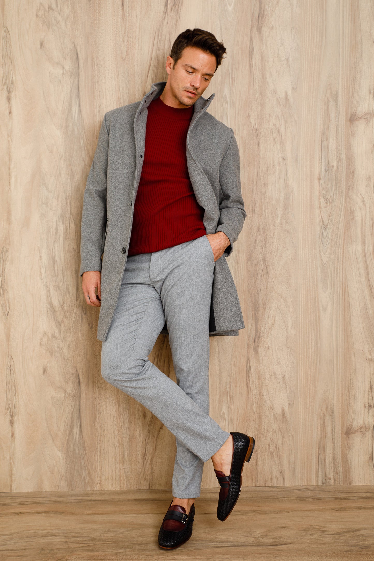 Zapato de hombre con doble hebilla tejida en color negro y burdeos de Vatra