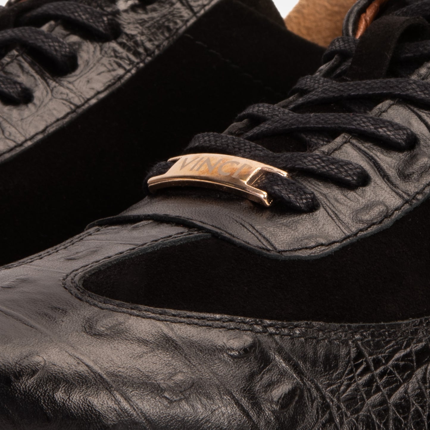The Savamala Black Leather Men Sneaker