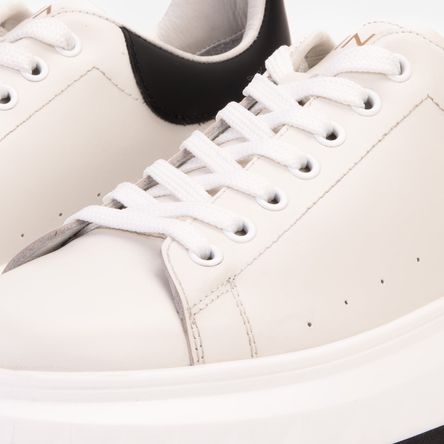 The Linq White Leather Men Sneaker