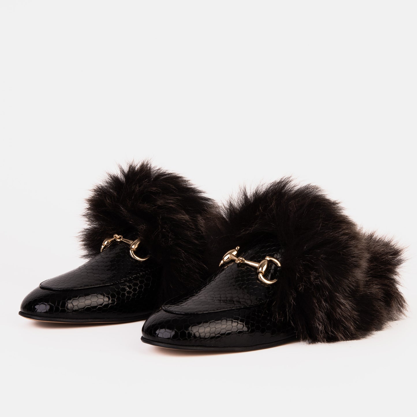 Zapatillas de piel natural y charol negro Izmir para mujer