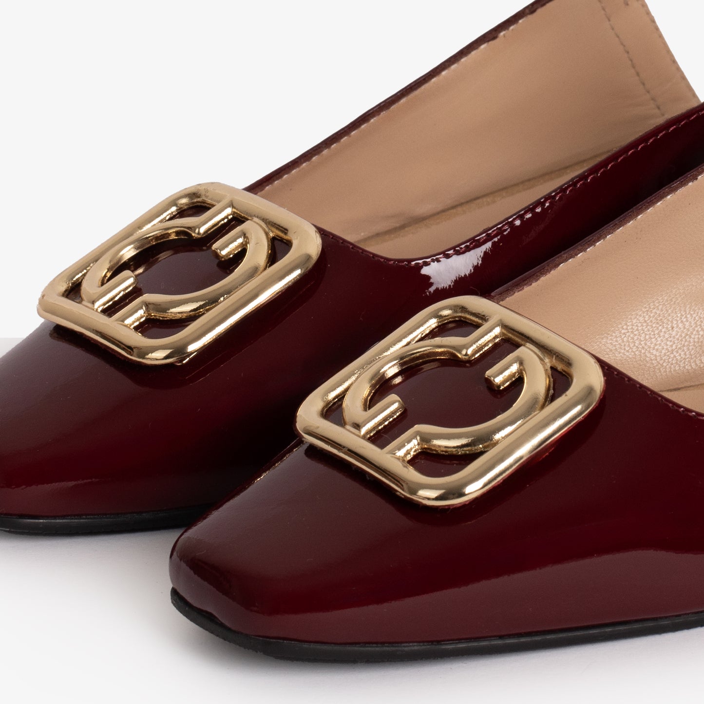Zapato plano con tira trasera para mujer de piel de charol burdeos Rosalinda