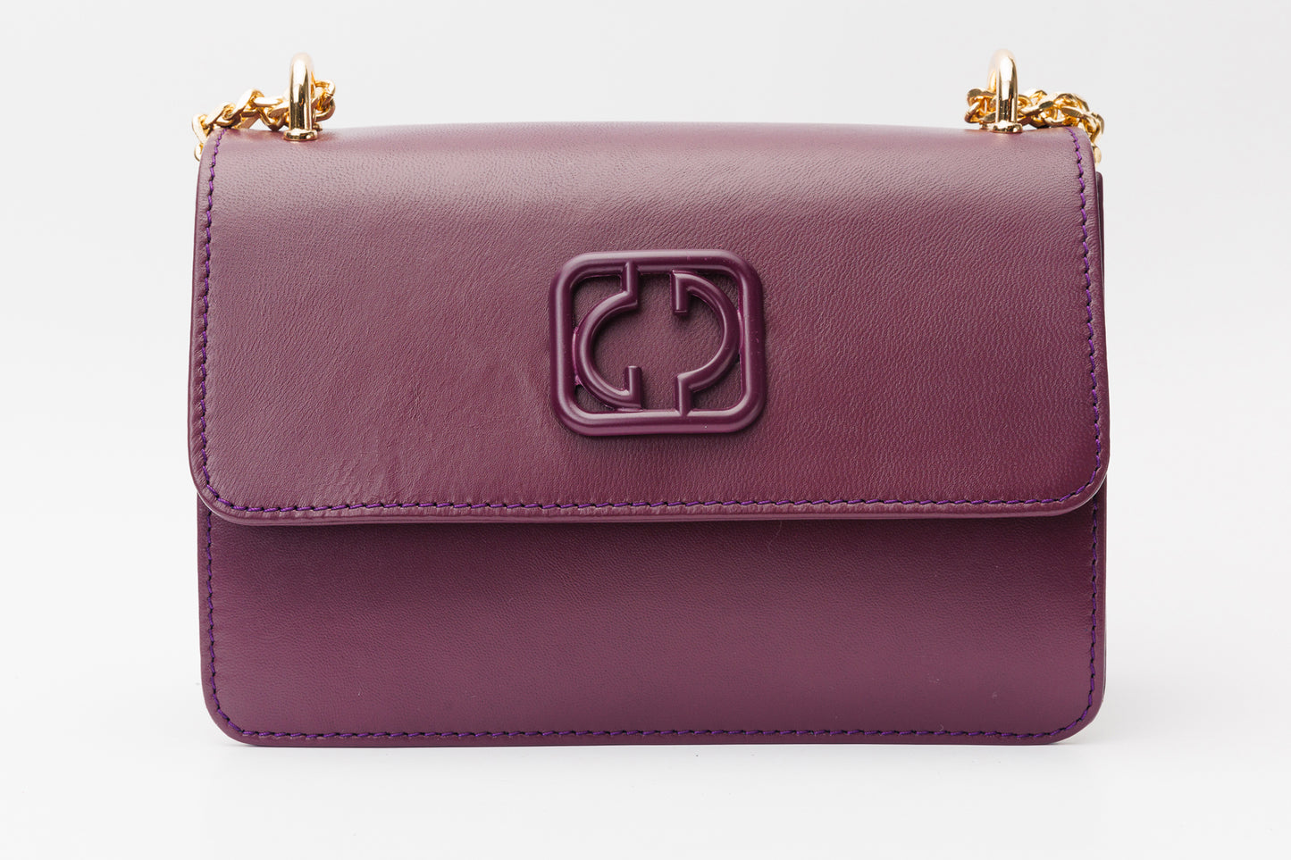 El bolso de mano de piel color morado Maneadero