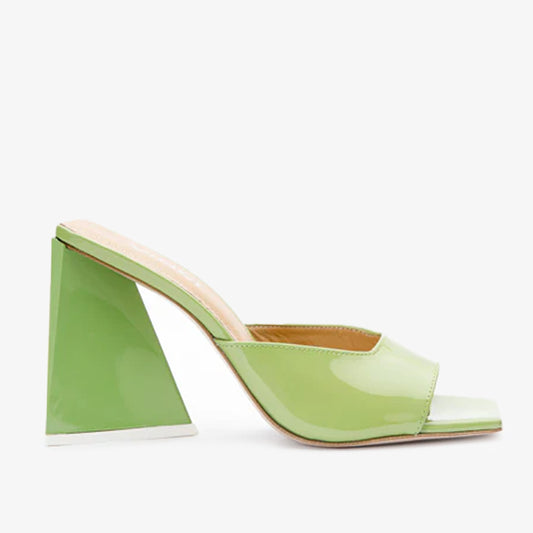 ¡Última venta de la sandalia de tacón bloque en verde de piel sintética con diseño de mariposa!