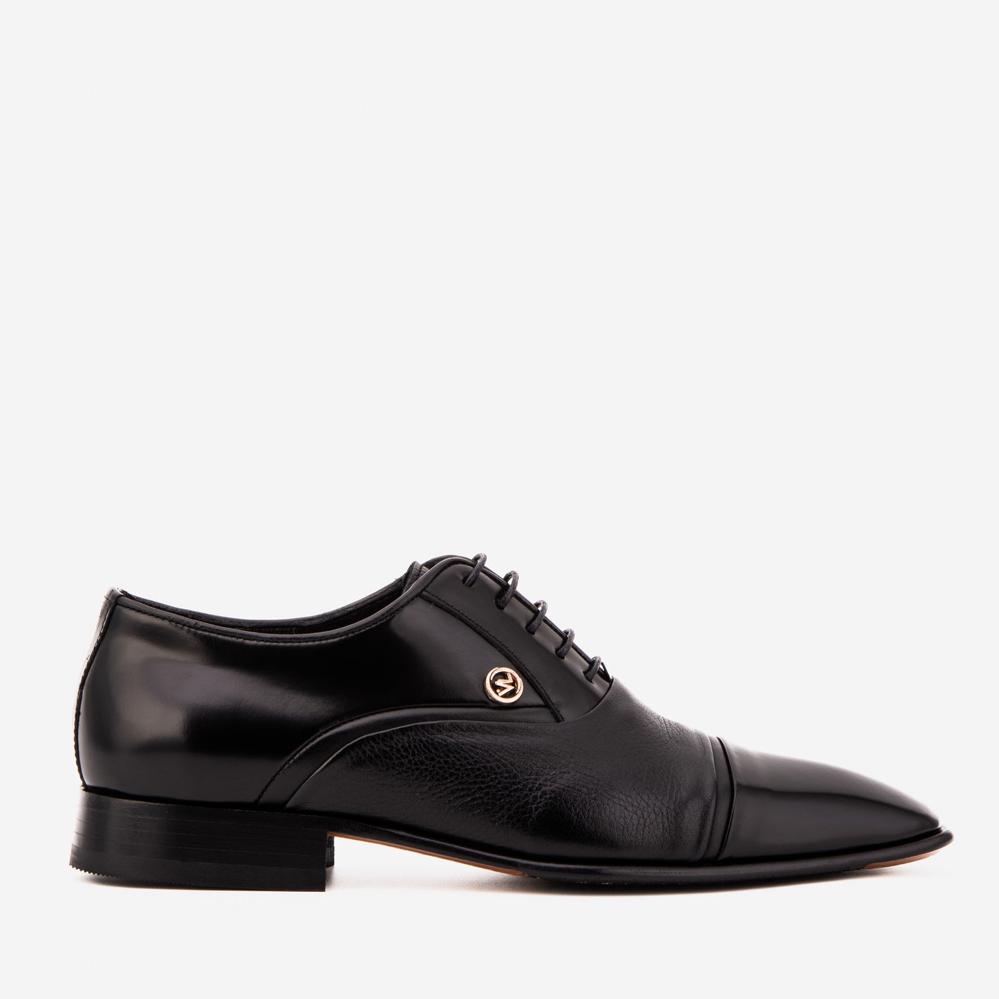 Los zapatos para hombre Rockwell hechos a mano con punta negra