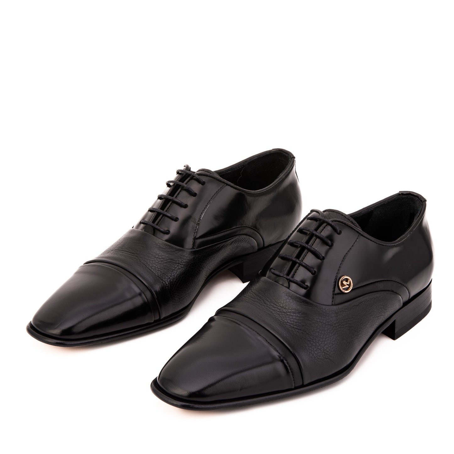 Los zapatos para hombre Rockwell hechos a mano con punta negra
