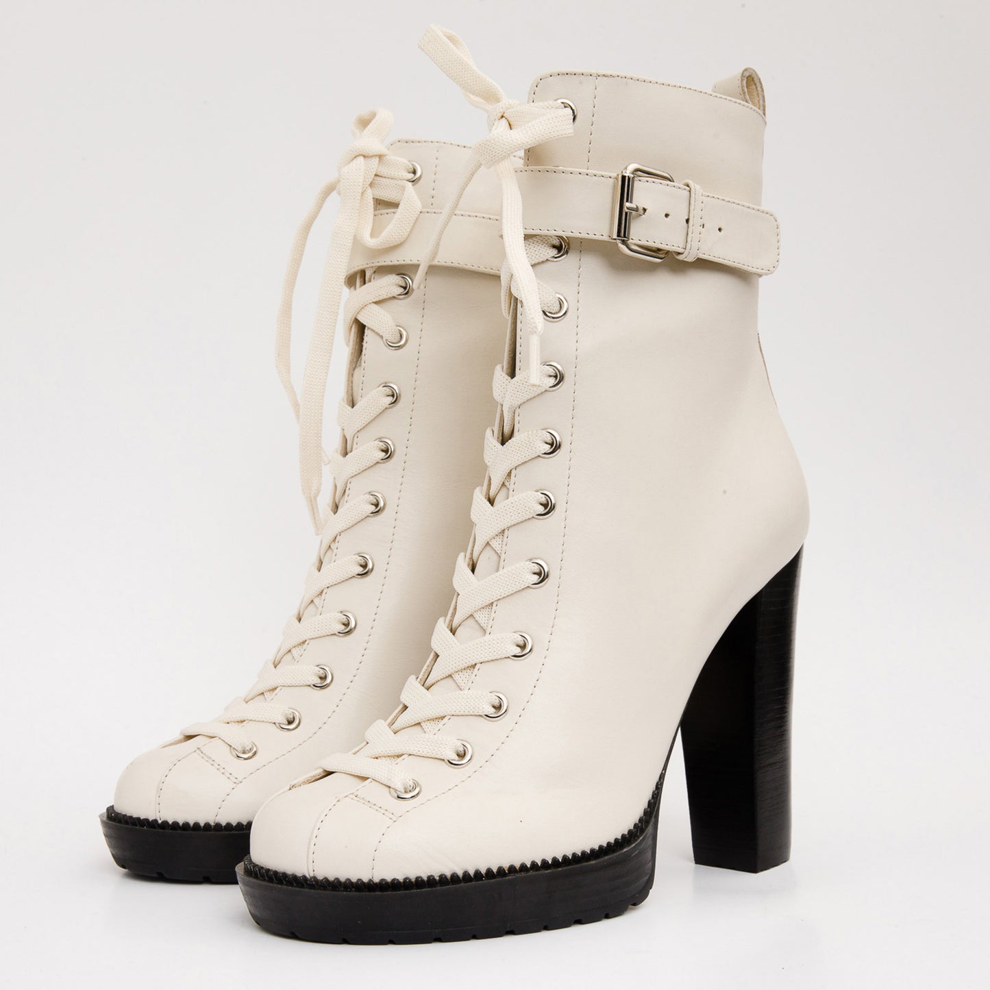 Bota de mujer de media pantorrilla con plataforma y cordones de cuero color crema Estrada