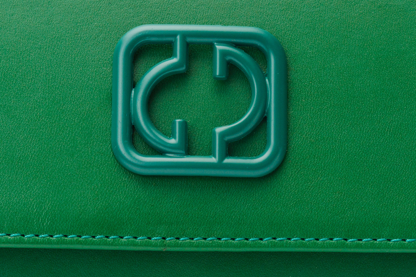 El bolso de mano de piel verde Maneadero
