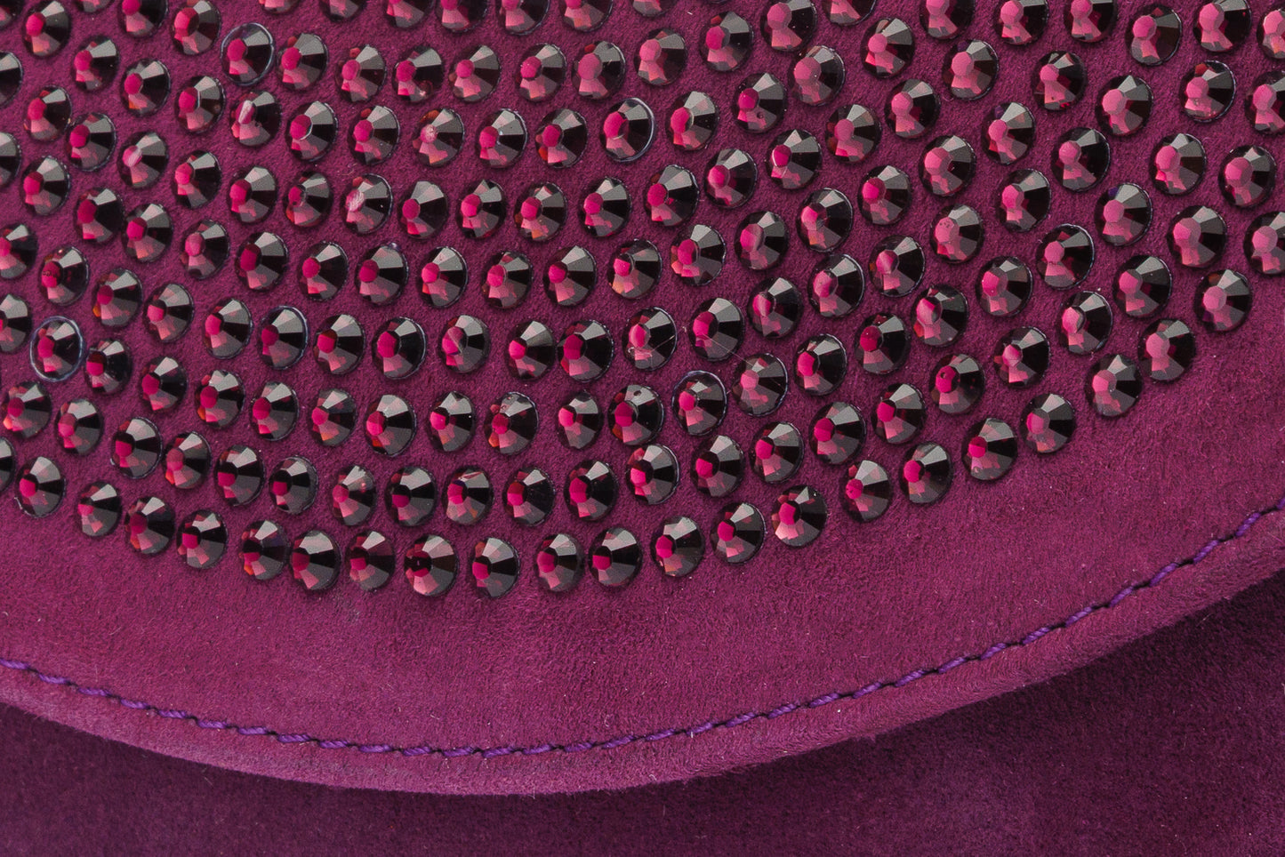 El bolso de mano de piel morada de Ailano