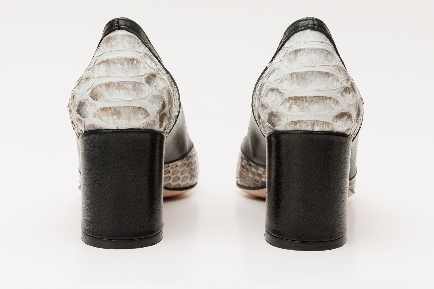 Zapatos de tacón de bloque de piel de pitón negra y natural de Toskana para mujer 