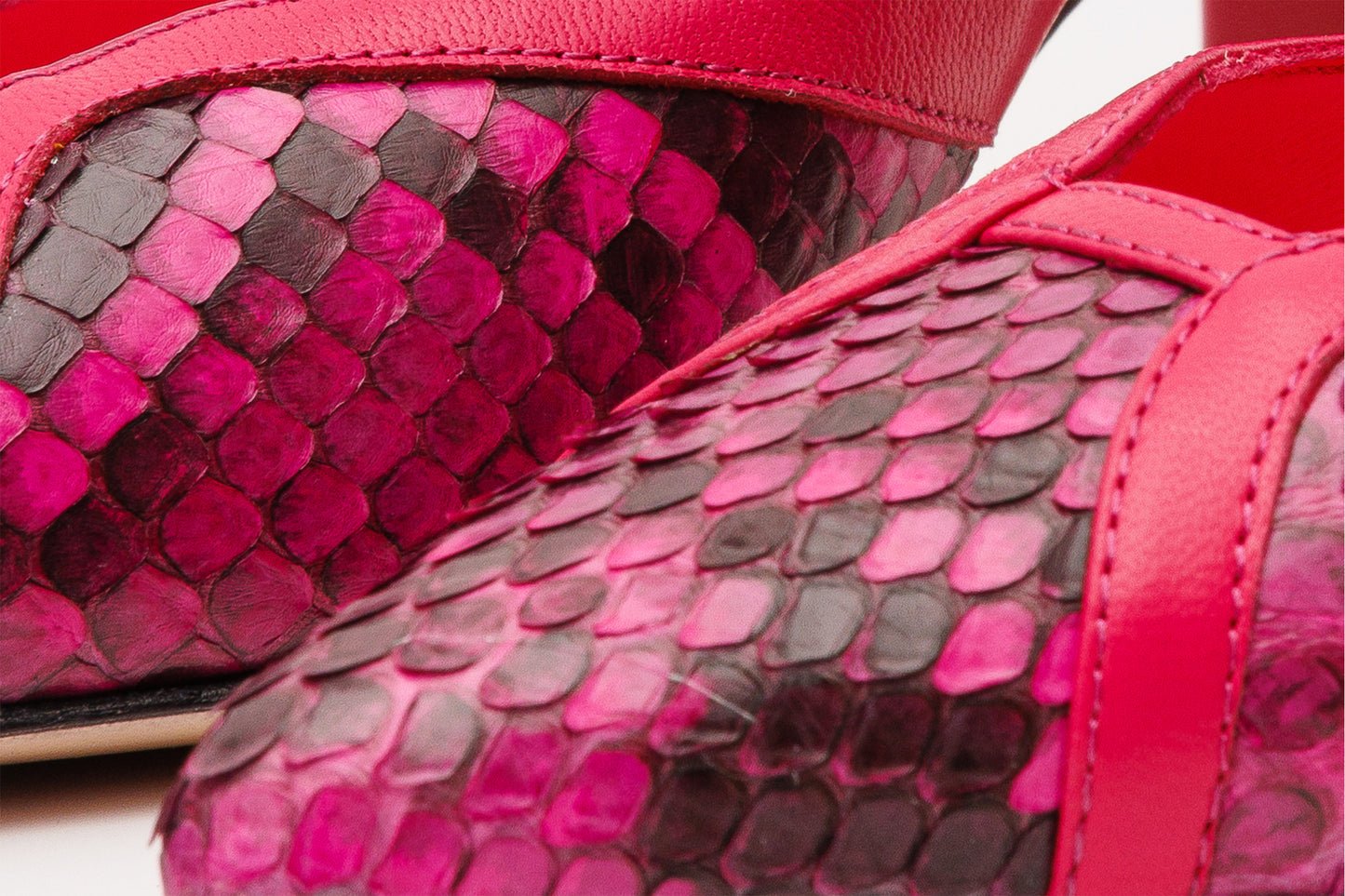 Zapatos de tacón de bloque de piel de pitón fucsia para mujer de Toskana 