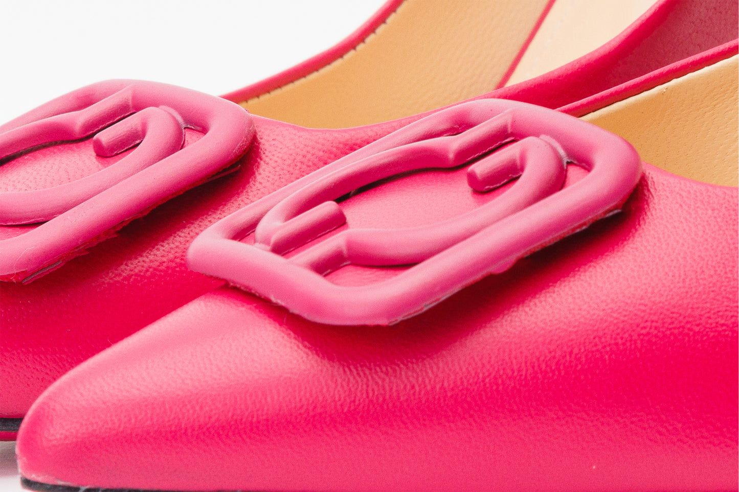 Zapato de salón de piel rosa Maneadero con suela fucsia para mujer 