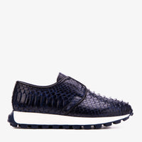 txt
La zapatilla masculina de cuero con estampado de pitón azul obsidiana