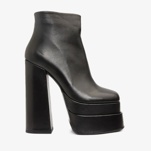 Bota de mujer de tacón alto de piel negra latina
