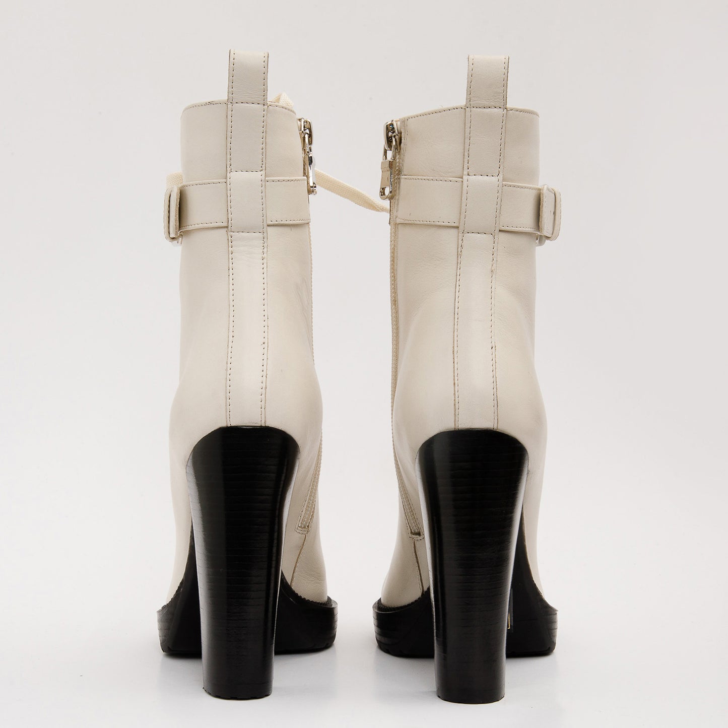 Bota de mujer de media pantorrilla con plataforma y cordones de cuero color crema Estrada