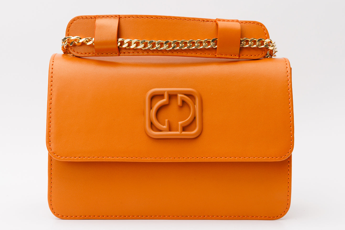 El bolso de mano de piel naranja Maneadero