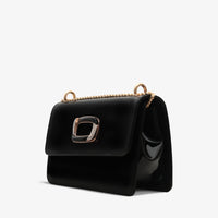 El bolso de mano Ferrara de piel de charol negra
