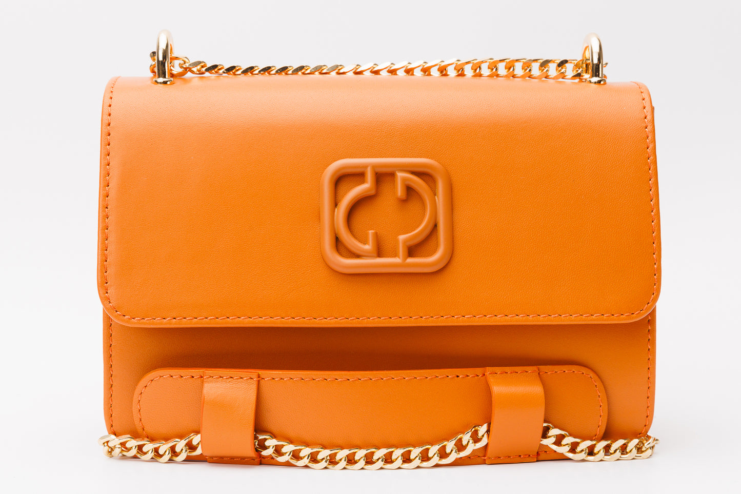 El bolso de mano de piel naranja Maneadero