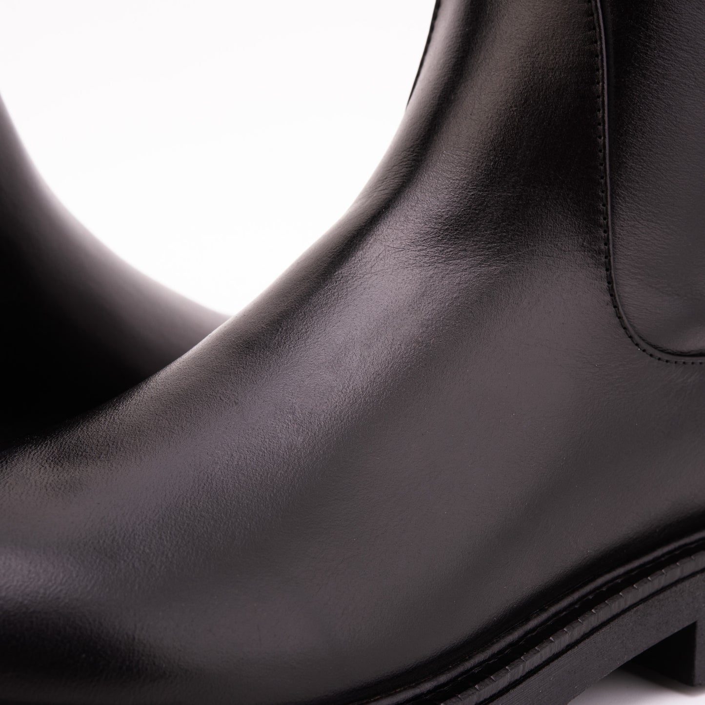 La bota femenina Bellina de cuero negro hasta la rodilla