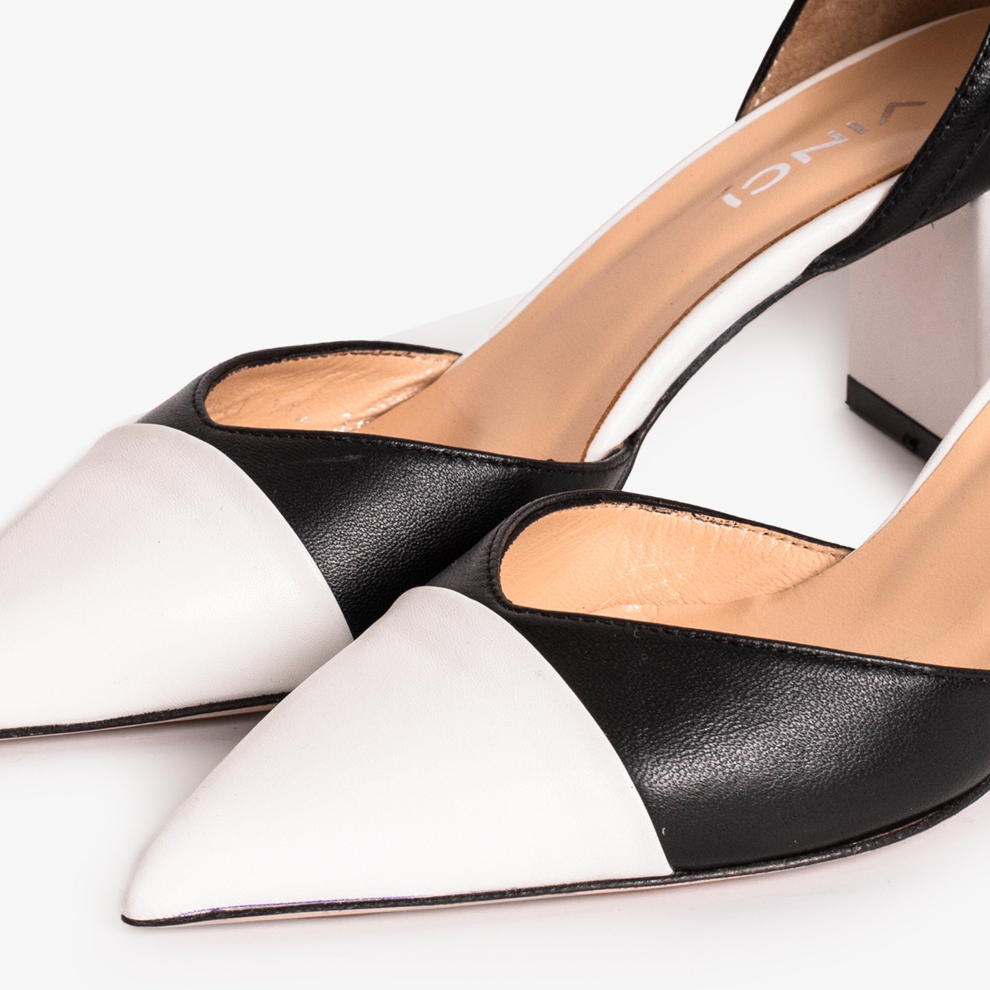 Sandalia de piel negra Noella para mujer