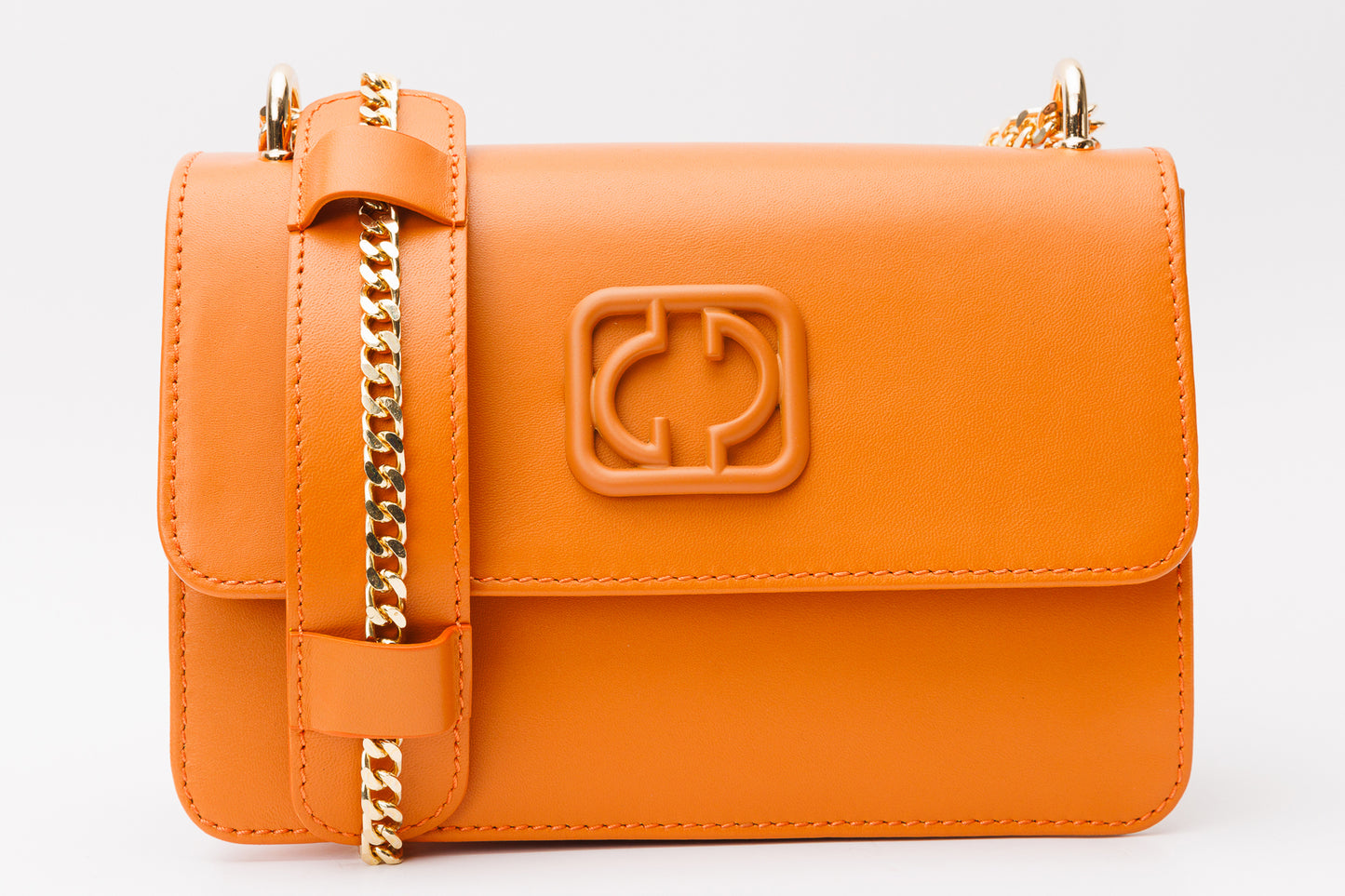 El bolso de mano de piel naranja Maneadero