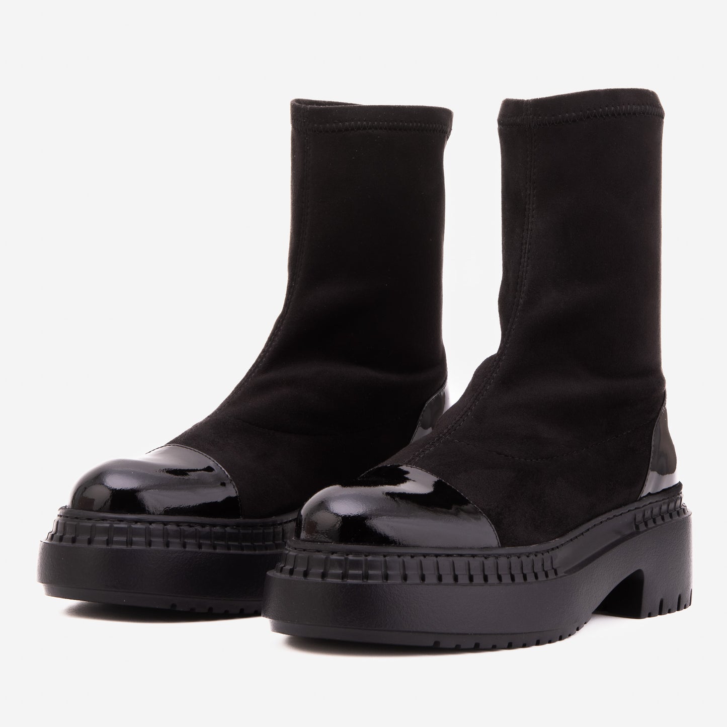 La bota de mujer Sorella en ante y cuero color negro con puntera