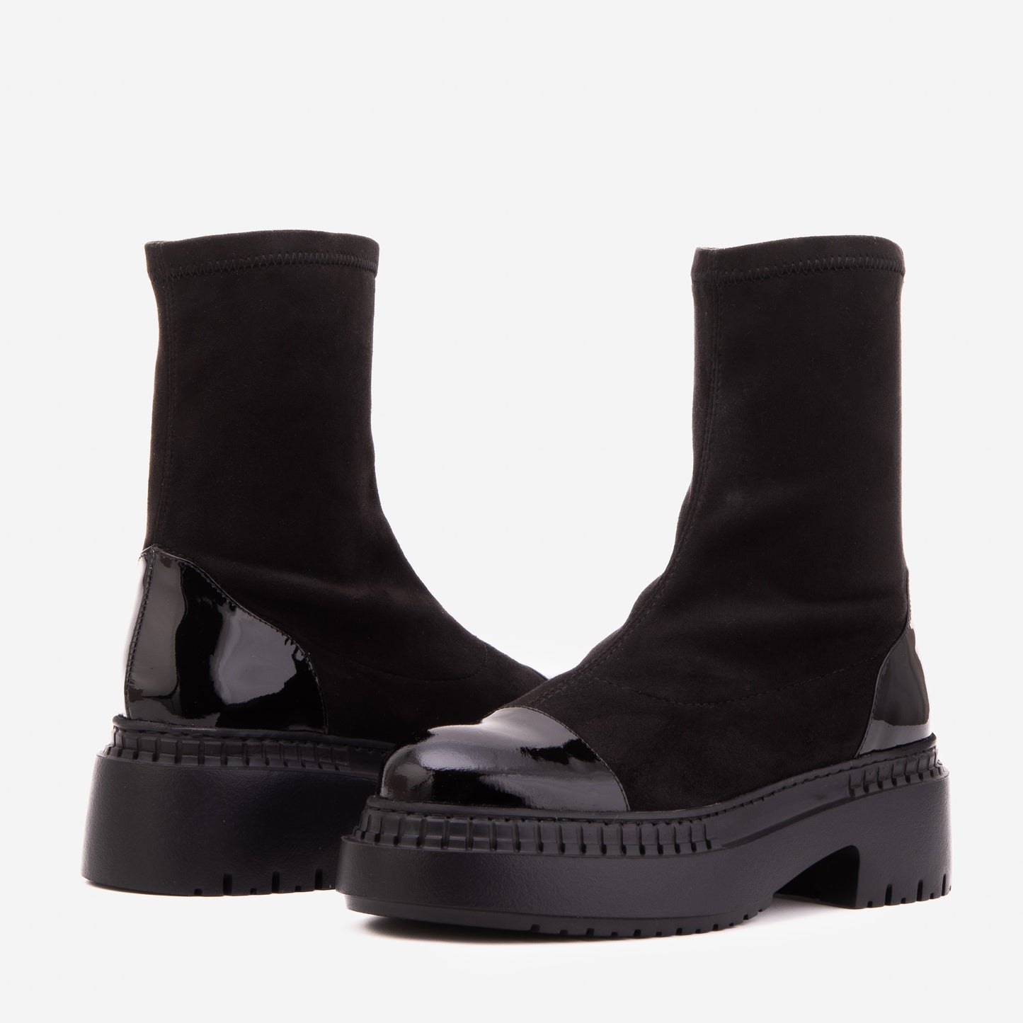 La bota de mujer Sorella en ante y cuero color negro con puntera