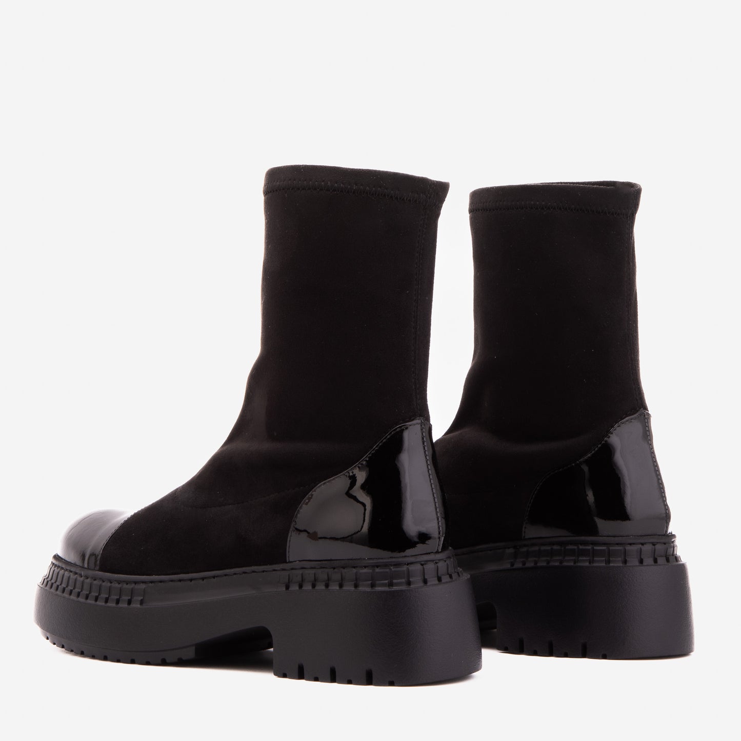 La bota de mujer Sorella en ante y cuero color negro con puntera